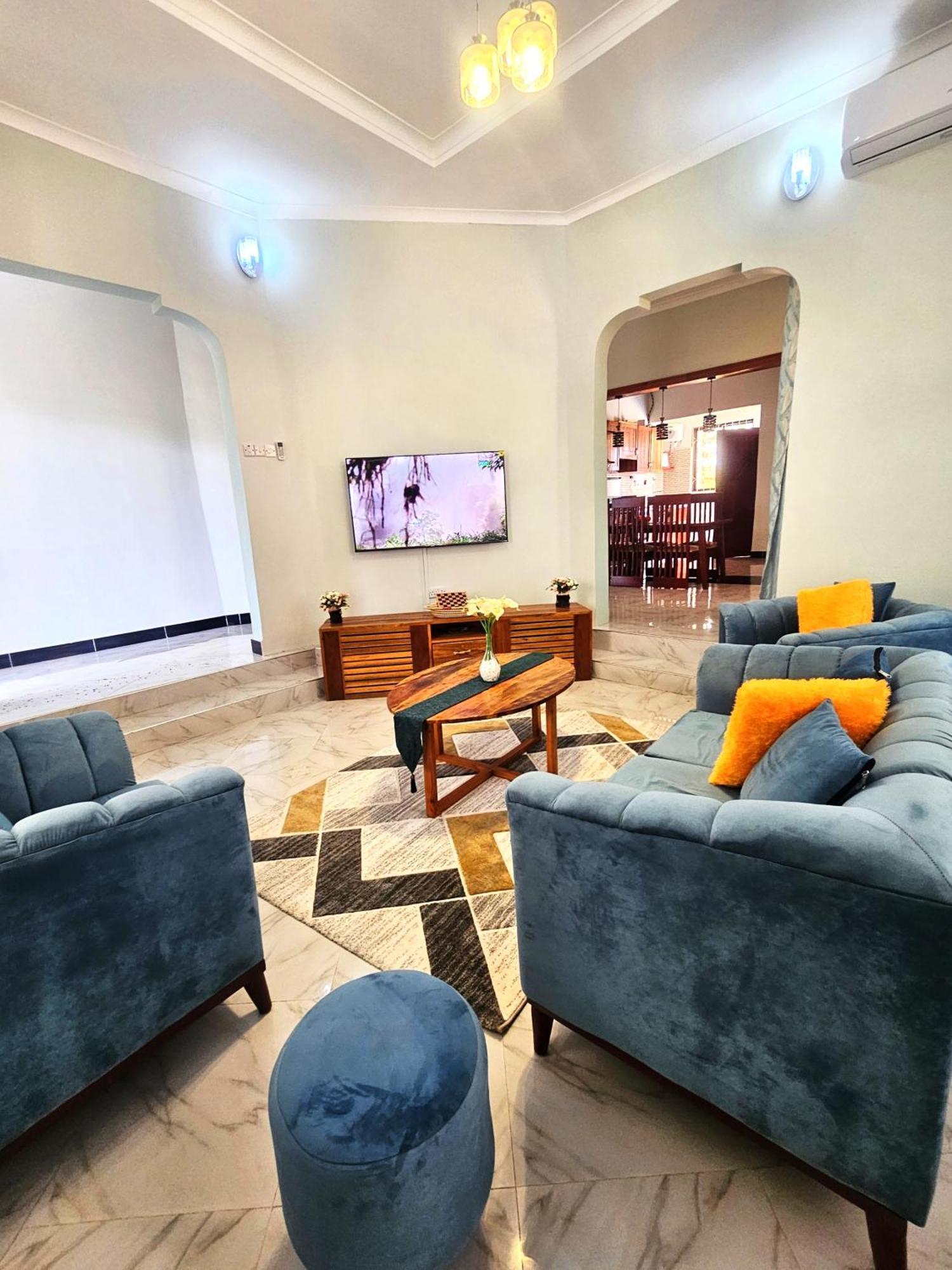 Safi House Bed & Breakfast Boma la Ngombe Екстериор снимка