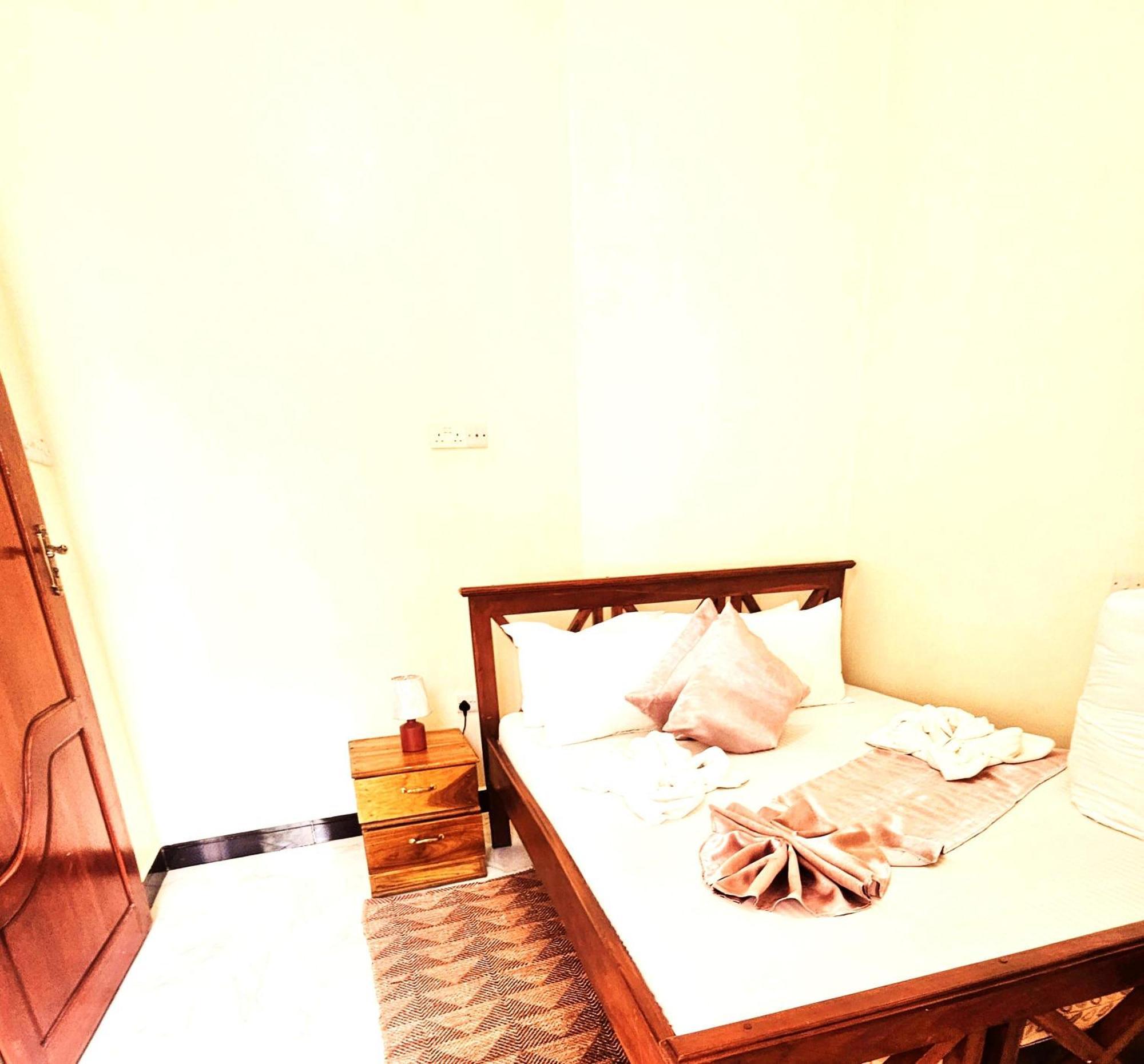Safi House Bed & Breakfast Boma la Ngombe Екстериор снимка