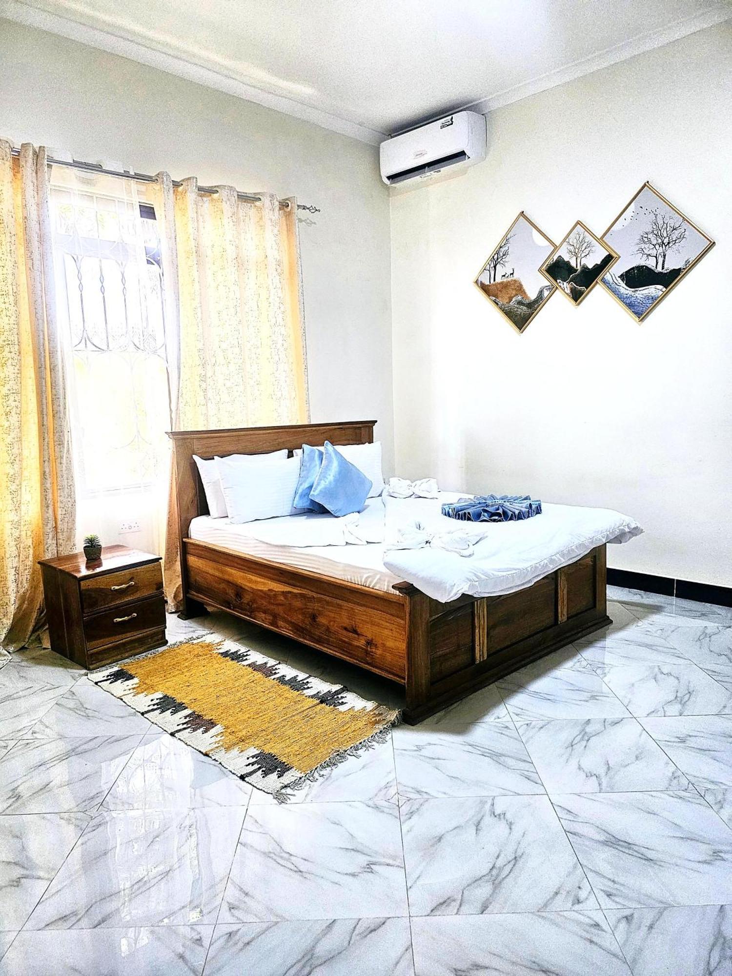 Safi House Bed & Breakfast Boma la Ngombe Екстериор снимка