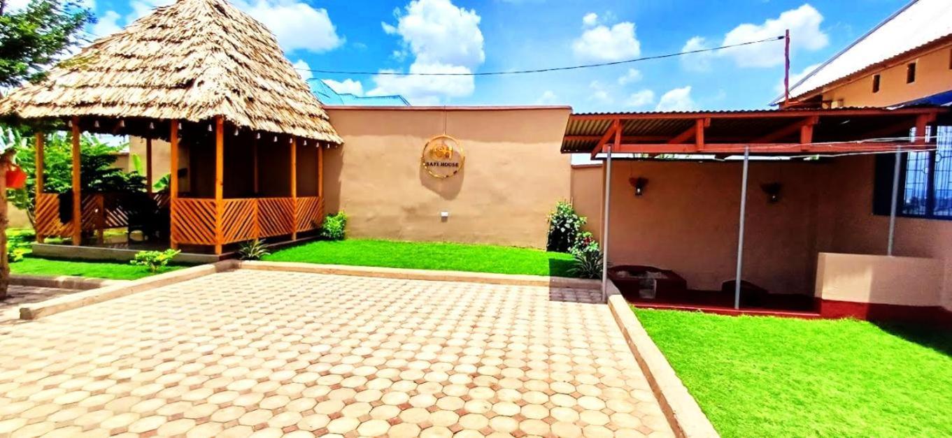 Safi House Bed & Breakfast Boma la Ngombe Екстериор снимка