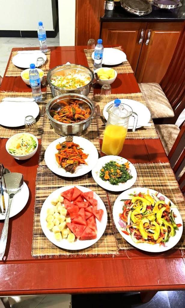Safi House Bed & Breakfast Boma la Ngombe Екстериор снимка
