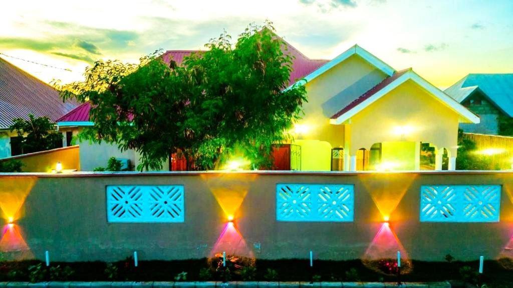Safi House Bed & Breakfast Boma la Ngombe Екстериор снимка