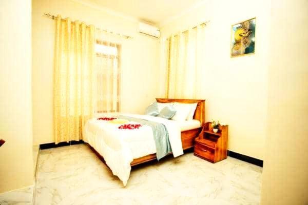 Safi House Bed & Breakfast Boma la Ngombe Екстериор снимка