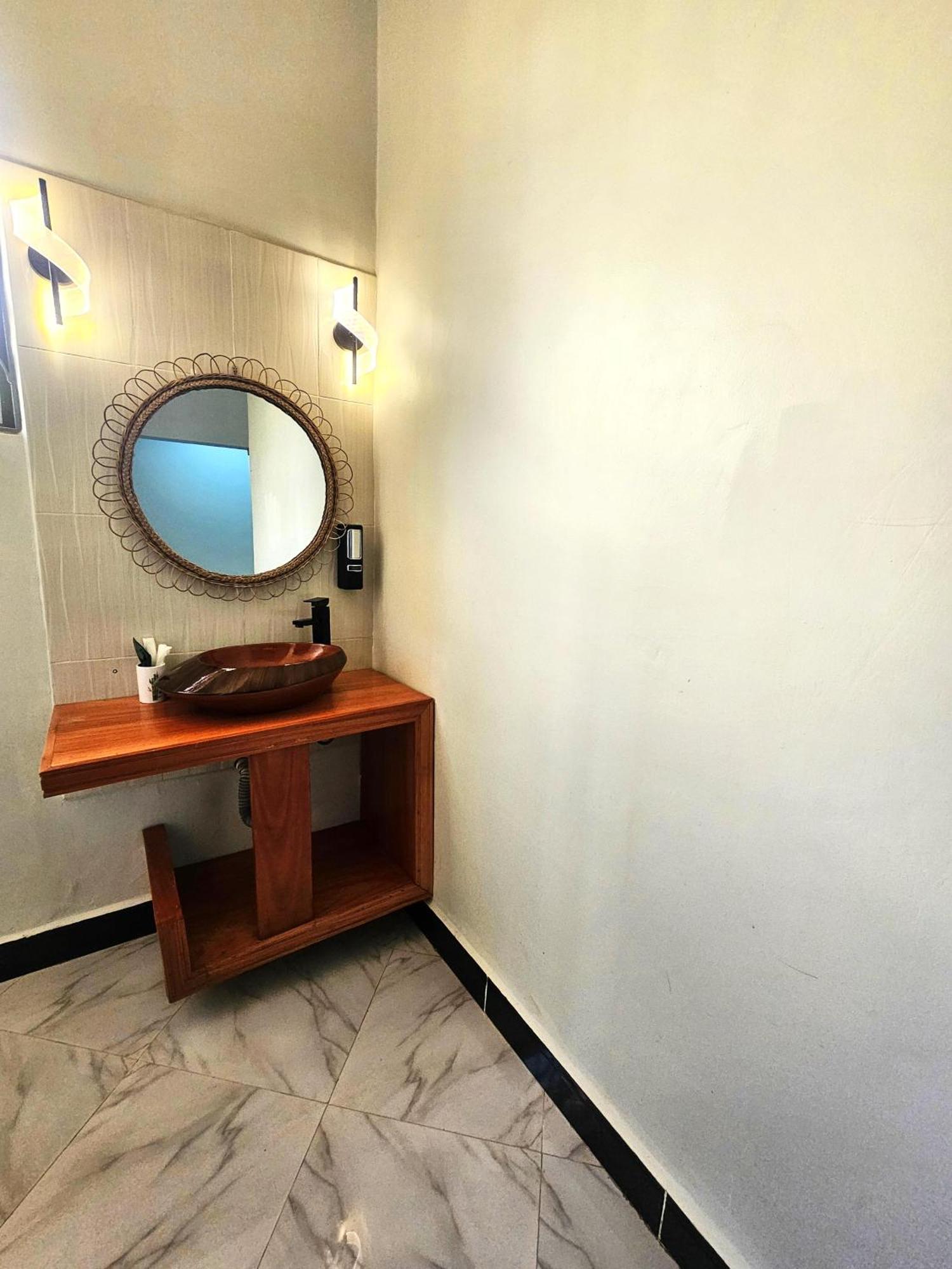 Safi House Bed & Breakfast Boma la Ngombe Екстериор снимка