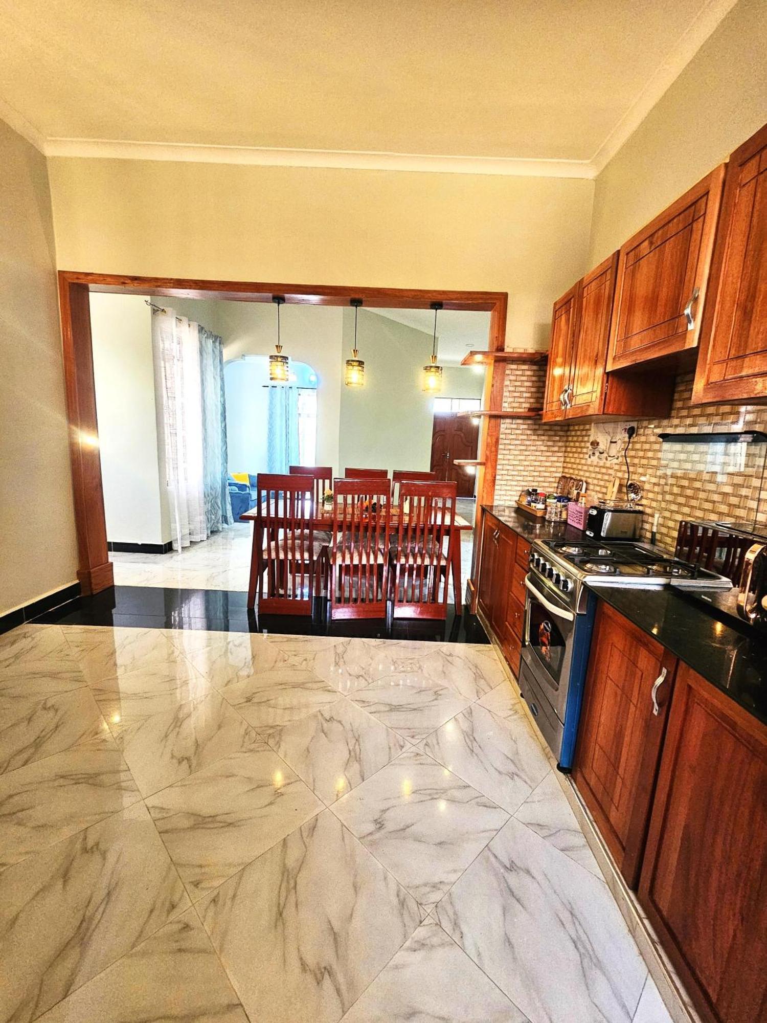 Safi House Bed & Breakfast Boma la Ngombe Екстериор снимка